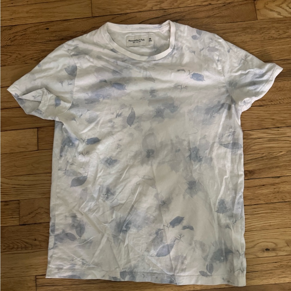 Men's White and Blue Printed T-Shirt
